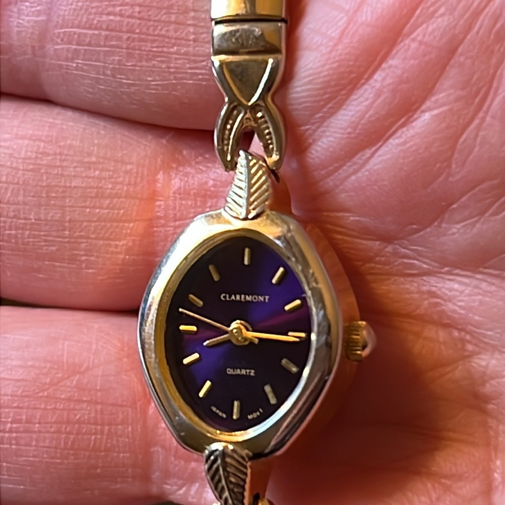 VINTAGE Claremont women’s watch. Stretchy band. Stainless steel Works!